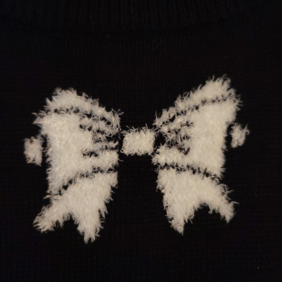 Active USA | Black Sweater With White Bow Pattern Large - Picture 3 of 4